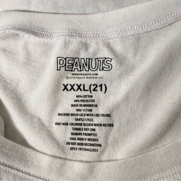 Peanuts White and Pink Snoopy Short Sleeve Tee size XXXL (21) Juniors - Picture 5 of 5